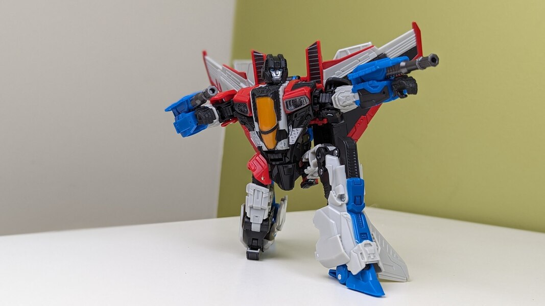 Image Of Reactive Starscream And Bumblebee 2 Pack In Hand From Transformers Game Toys  (2 of 12)